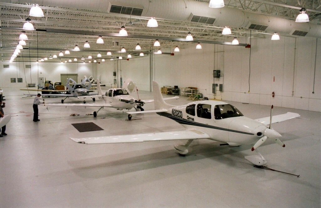 cirrus sr series assembly line
