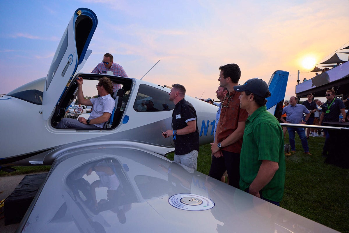 Cirrus Oshkosh 2025 Daily Schedule