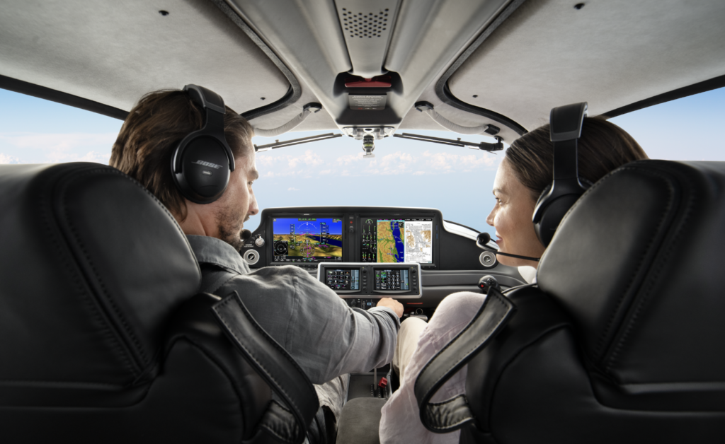 Couple flying a cirrus