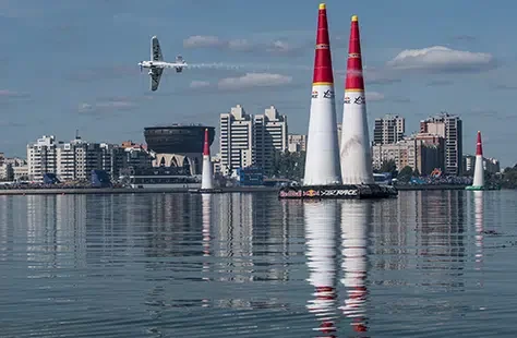 Cirrus Ambassador Mike Goulian Leading as Championship Approaches